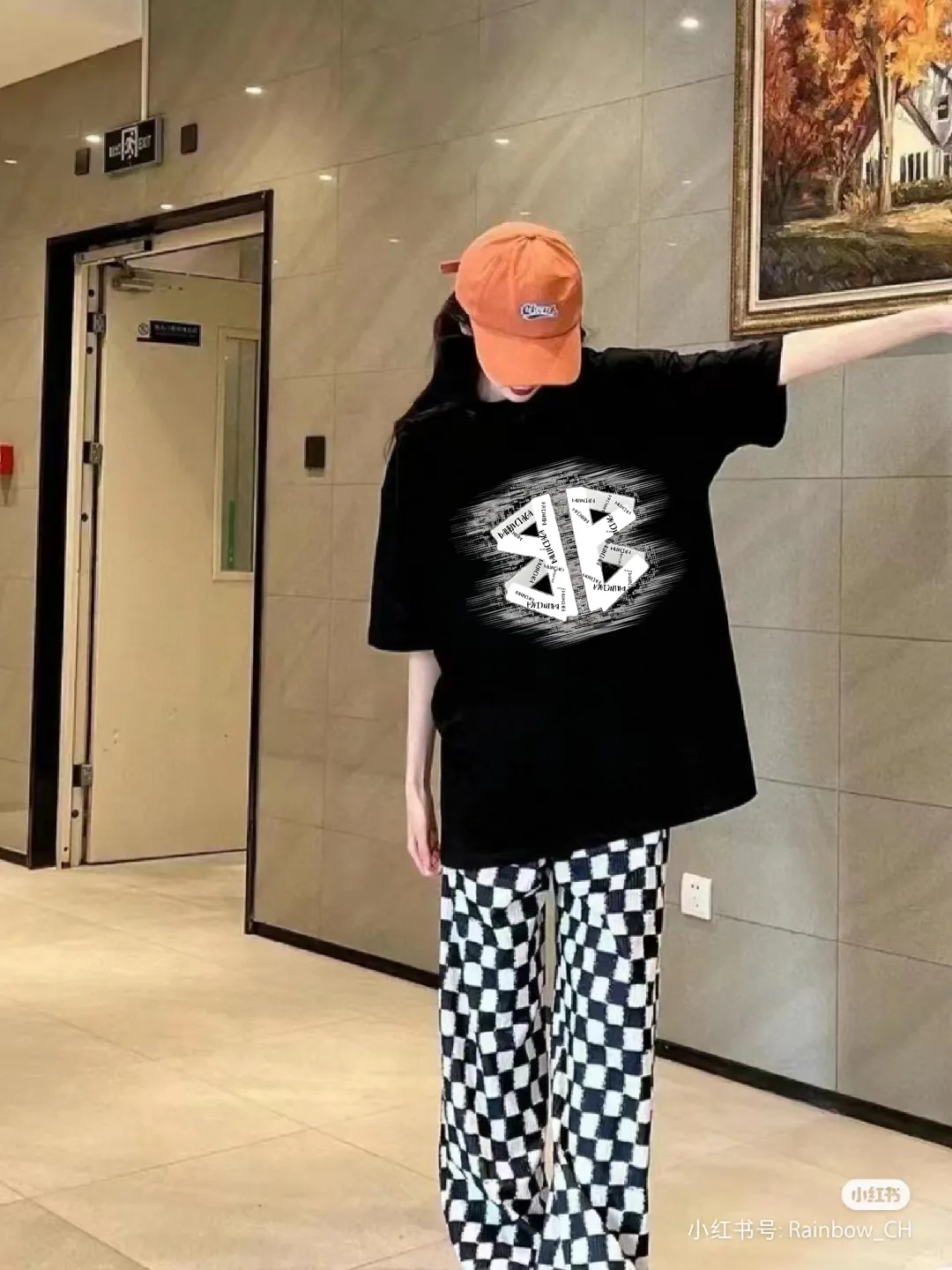P80✨🔥 BALENCIAGA Paris lettering printed short-sleeved T-shirt. Custom-woven and dyed 300 grams of combed cotton heavyweight fabric. Zero color difference in threads. Perfect details. Different from the current currency version. Welcome to compare. Same Style for men and women. Must-sell in the picture above. Color: White Black Size: 1 2 3 4